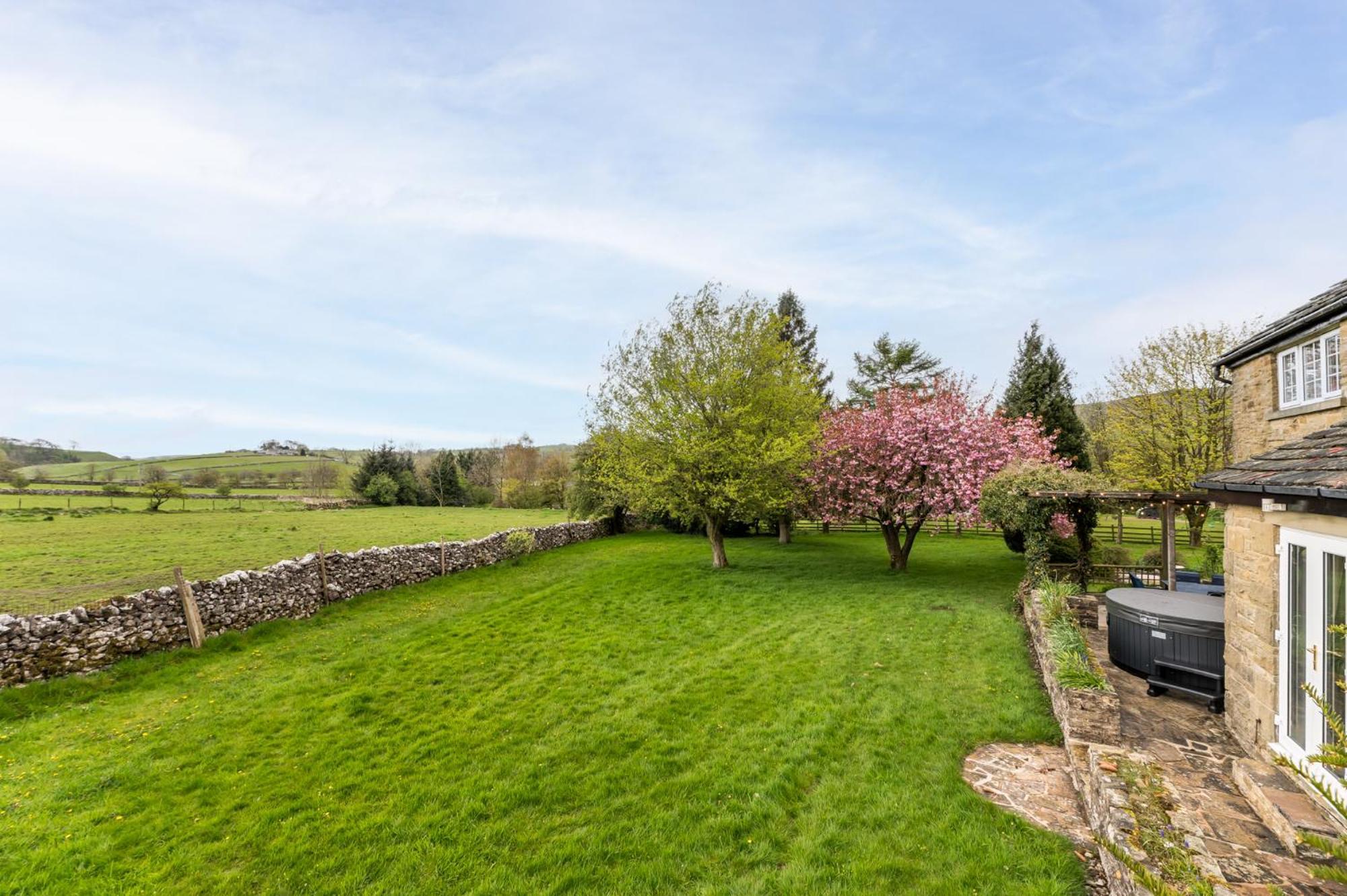 Central Malham Wellbeing Escape With Hot Tub Sleeps 8 Eksteriør billede