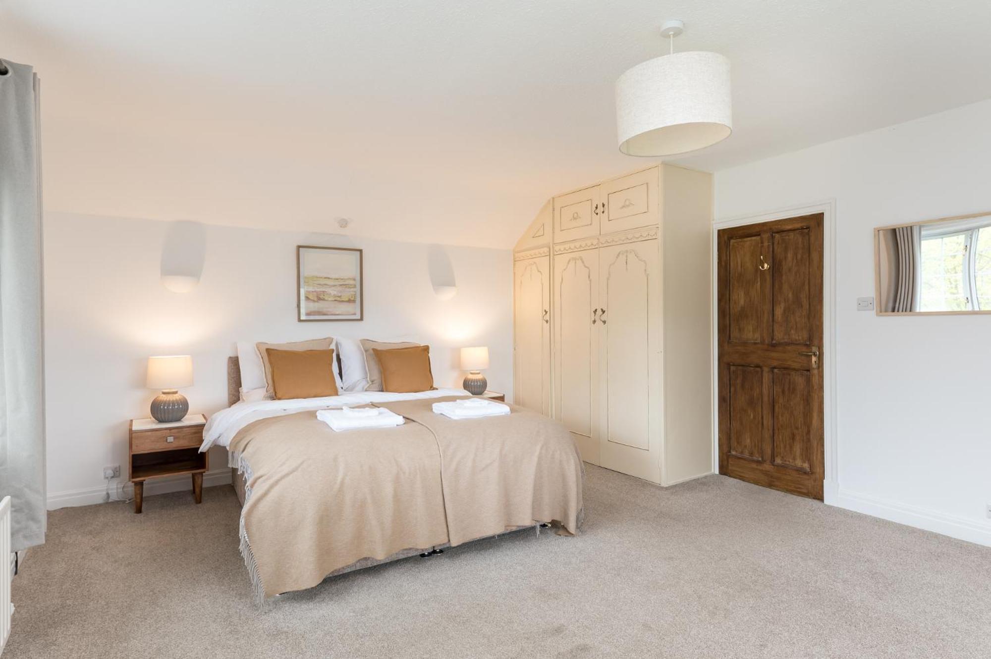Central Malham Wellbeing Escape With Hot Tub Sleeps 8 Eksteriør billede