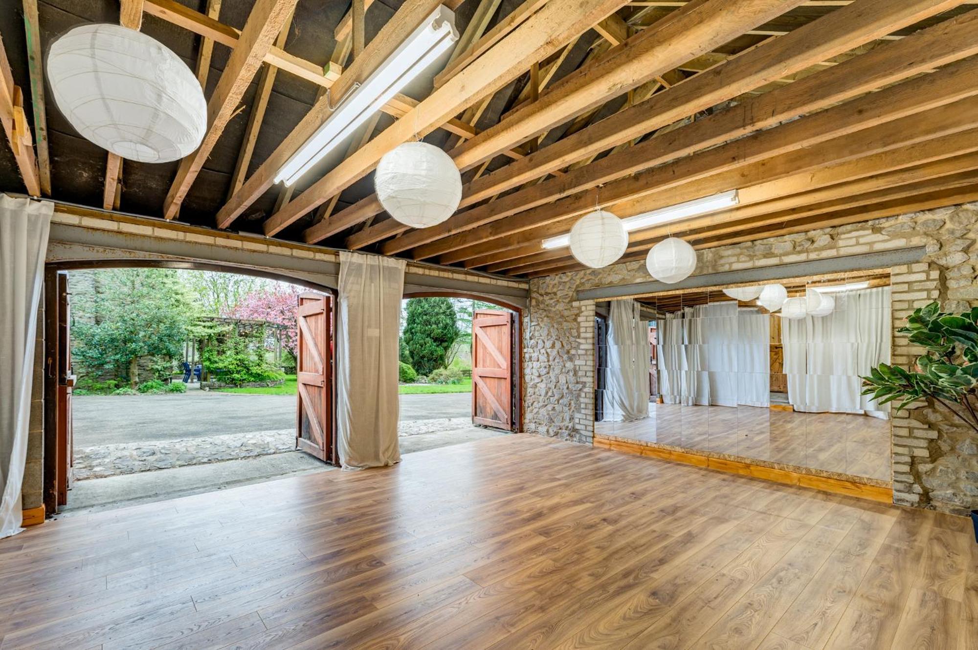 Central Malham Wellbeing Escape With Hot Tub Sleeps 8 Eksteriør billede