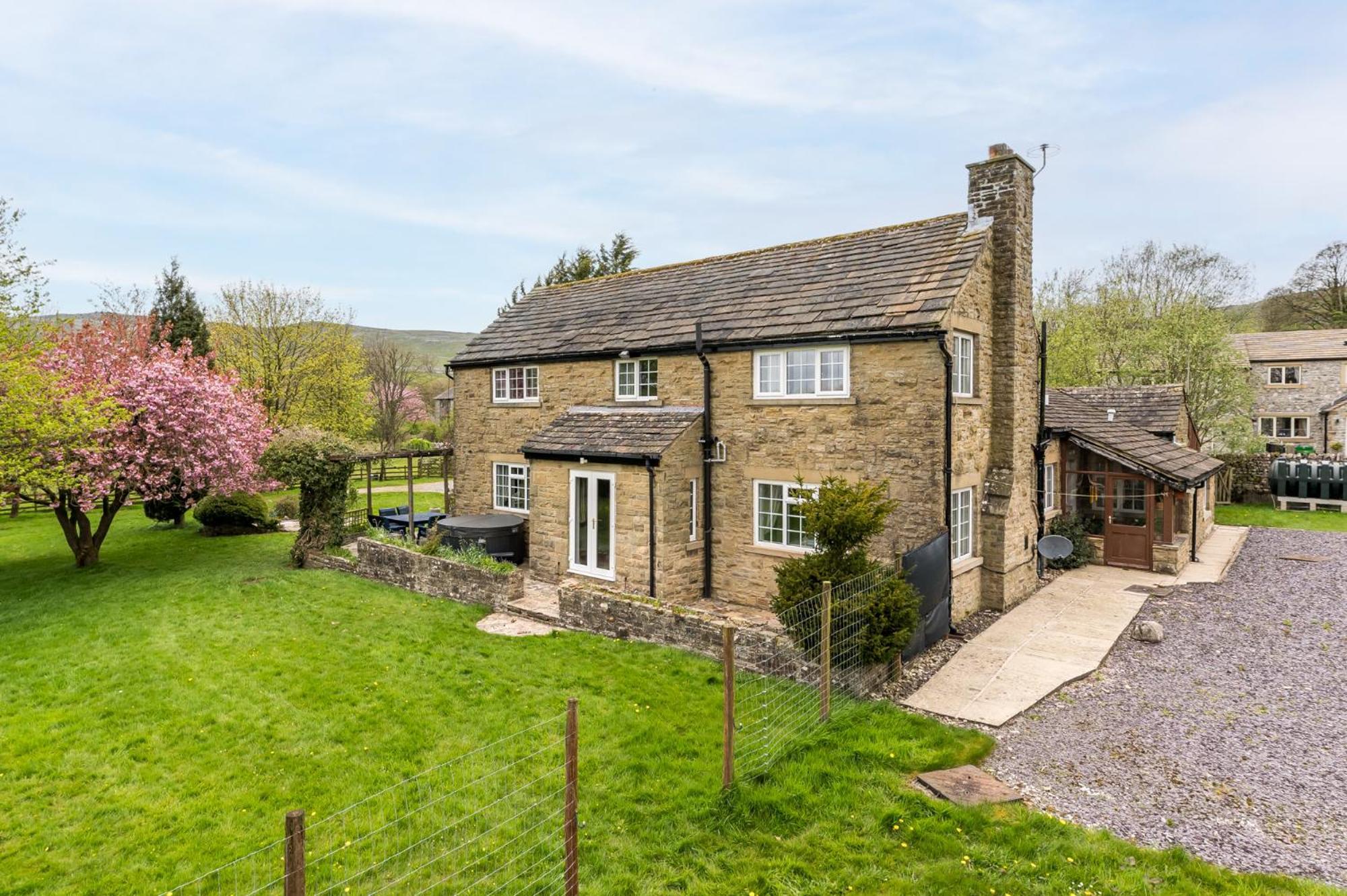 Central Malham Wellbeing Escape With Hot Tub Sleeps 8 Eksteriør billede