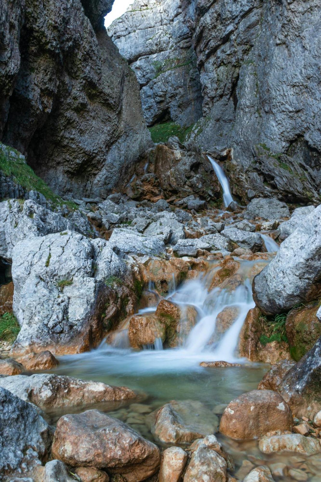 Central Malham Wellbeing Escape With Hot Tub Sleeps 8 Eksteriør billede